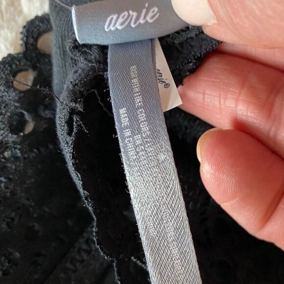 SUPER CUTE! NWT AERIE BLACK CROCHET BRALETTE HALTER TOP SIZE S/M - Picture 8 of 10